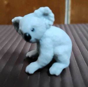 2 kinderjoy animal toys