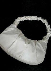 Stylish Cream Handbag with Gold Zipper