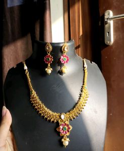 Gold Toned Elegant Necklace With Earring