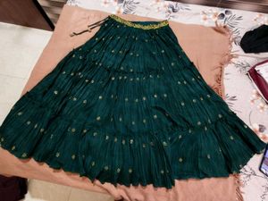 Beautiful lehenga choli with dupatta n having yell