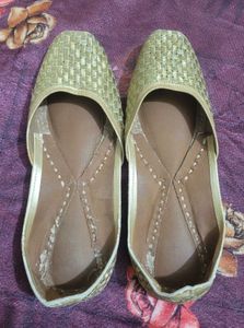 Gold Woven Jutti