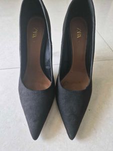 Zara Black Suede Pointed Toe Heels