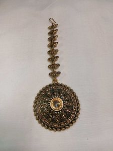 Elegant Maang Tikka