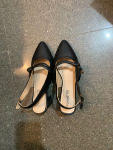 Elegant Black Pointed Toe Flats