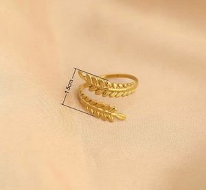 Elegant Leaf Design Adjustable Ring