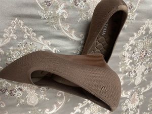 VIVAIA Pointed-Toe Wedge