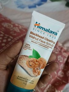 Himalaya Blackhead Clearing Walnut Face Scrub