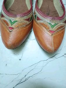 Ethnic Tan Juttis
