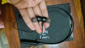 U&amp;i Wireless Neckband 300H NOT CHARGING