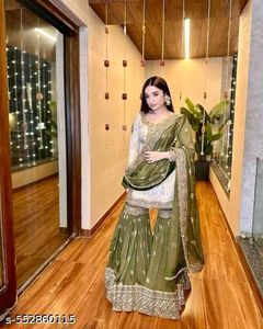 Elegant White &amp; Green Kurta Set