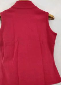 SLEEVELESS JACKET IN SIZE S