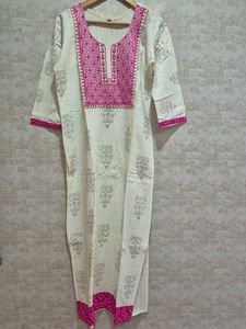 Elegant White &amp; Pink Embroidered Kurta
