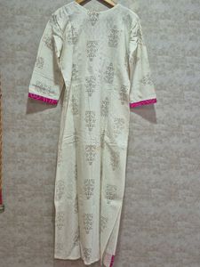 Elegant White &amp; Pink Embroidered Kurta