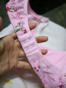 Cute Floral Brand New 💗Pink Bra[32 -34]..👙💗