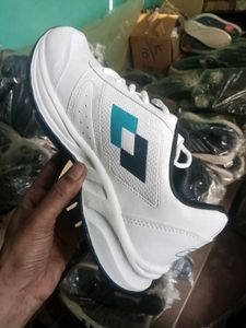 NEW NO USED SPORTS SHOES FOR MEN.