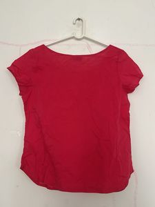 Chic Red Short-Sleeve Top
