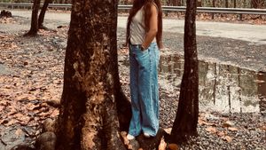 wide leg blue jeans