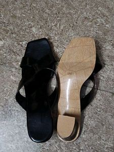 Chic Black Patent Flip-Flops it's a new