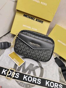 Michael Kors MAISIE 2-IN-1 Signature Camera Bag WD