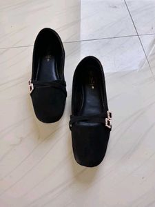 Elegant Black Flats with Rhinestone Buckle
