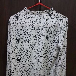 Chic Black &amp; White Print Blouse
