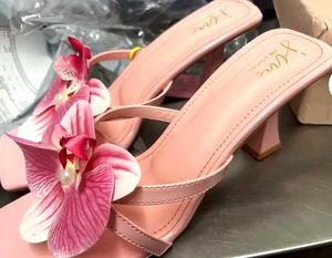 Chic Pink Flower Sandals