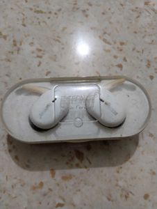 earbuds (kdm)