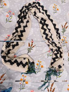 Elegant Black &amp; White Geometric Pattern stole