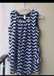 SET of two Pretty Tops 💙