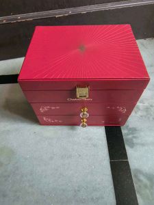 Charlotte Tilbury Vanity Box
