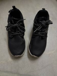 Stylish Black Sneakers/Shoes