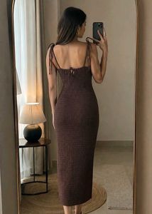 SQAURE NECK SOLID MIDI DRESS