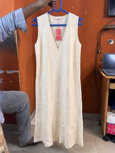 Cream V-Neck Sleeveless Midi Dress