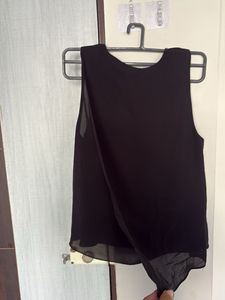 Chic Black Sleeveless Top