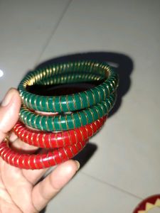 Set of 2 Red & Green Bangles