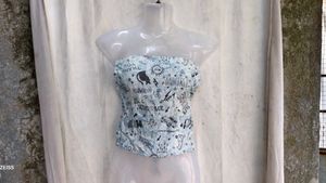139. Cool Graphic Print Strapless Top
