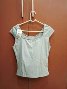 New with tag light gray top