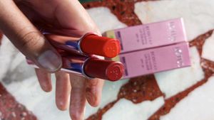 2 Pcs Original Lotus Lipstick