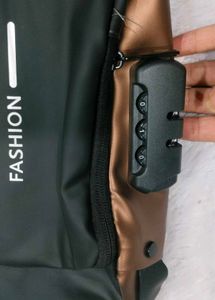✅🆕BRAND NEW Stylish Black Sling Bag with Lock🆕✅