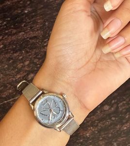Butterfly Dial Mesh Strap Watch