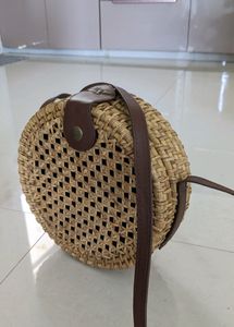 Diwaah Sling Bag