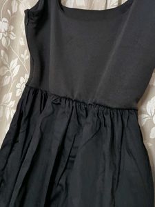 Classic Black Sleeveless Midi Dress