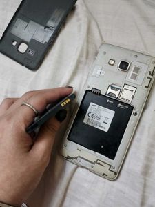 Samsung Duos Mobile Phone for parts DEAD