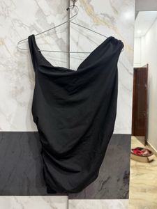 Chic Black One-Shoulder Ruched Top