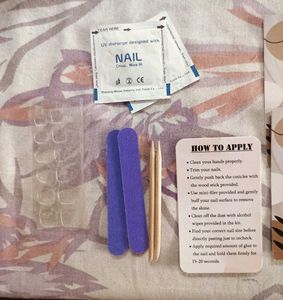 Press-On Nail Set 25 - Hand And Toes