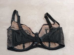 Elegant Black Lace Bra..34H