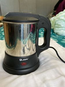 Electric Kettle 3+ Liter In Good Condition
