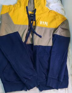 Mens Slimfit Hoodie With Szipper..Size M -40