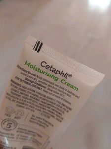 Cetaphil Moisturising Cream quantity-half