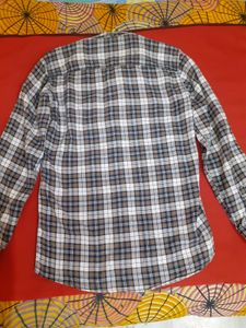 Men Checkered Casual Shirt (Size M)